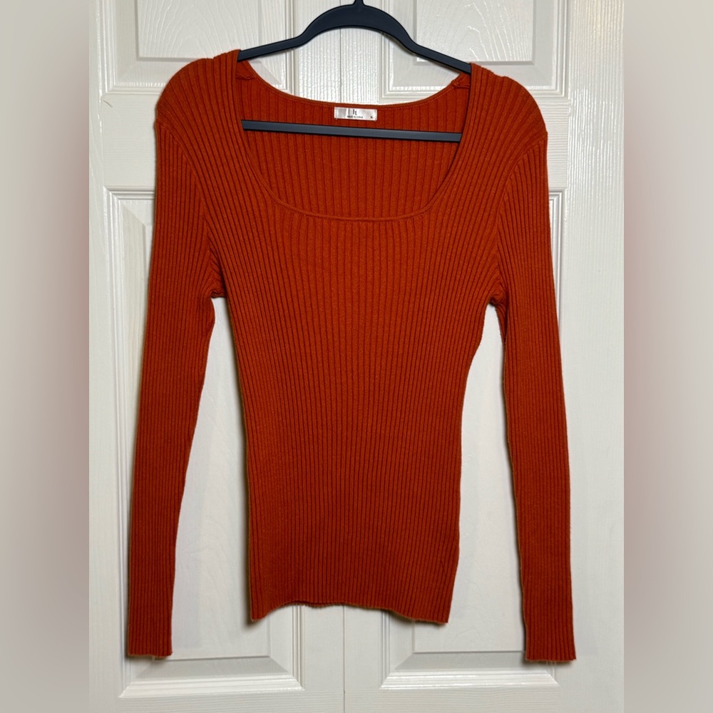 Elegant Rust Ribbed Knit Blouse - Picture 2 of 9